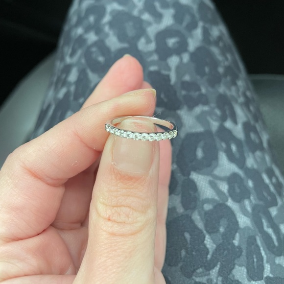 NEW NEVER WORN! Women’s Diamond Pave’ Wedding Band - Picture 8 of 8